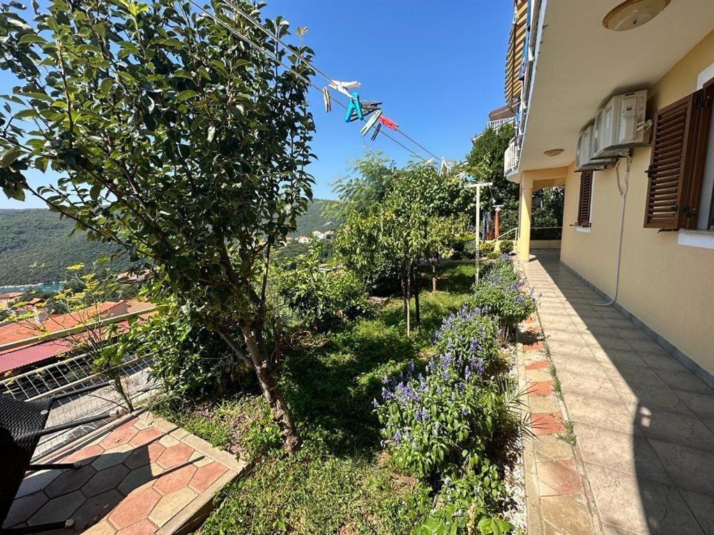 Apartmani Stella Rabac Exteriör bild